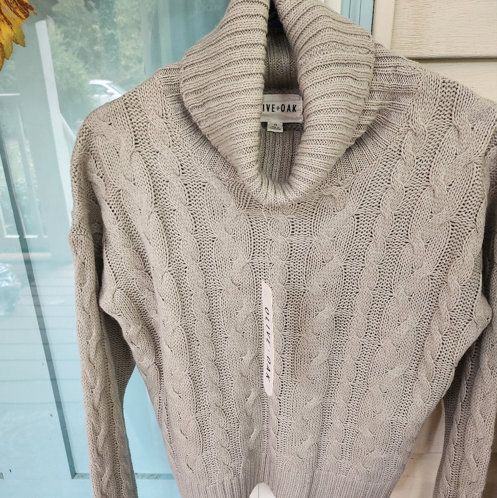 Olive and Oak cropped cowl neck sweater sz M NEW